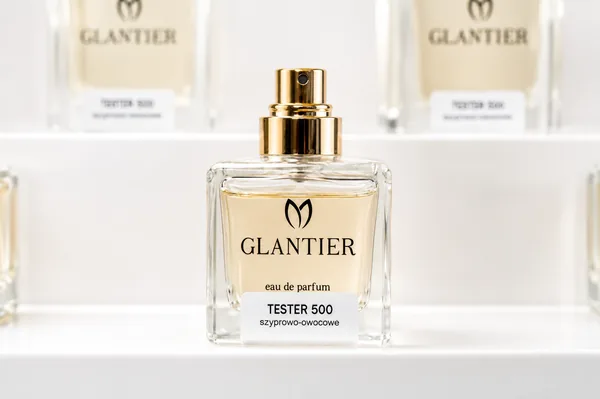 Flakon testera perfum Glantier eau de parfum o zapachu szyprowo-owocowym