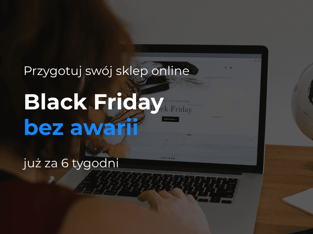 Kobieta przegląda na laptopie promocje Black Friday w sklepie internetowym